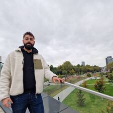 Ayoub, verified Airbnb guest